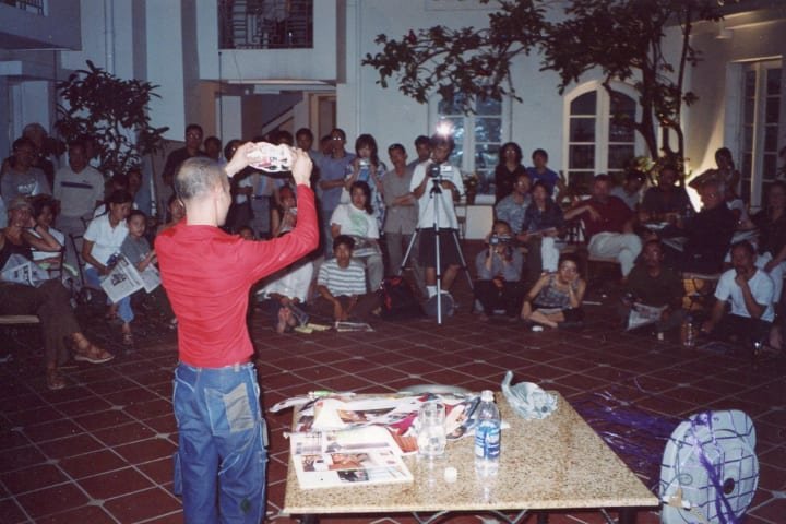 Performance by artist Trương Tân at Goethe Institut.